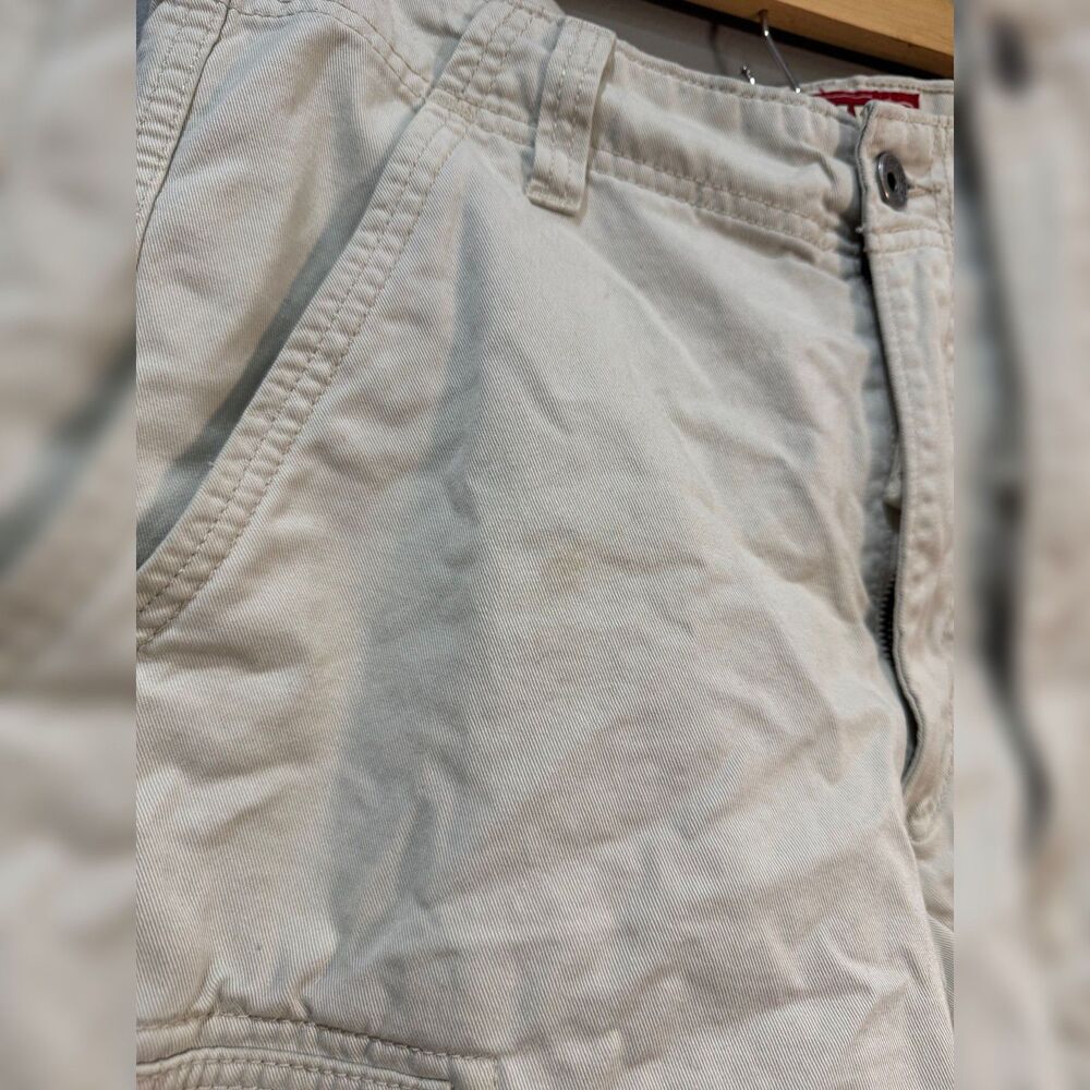Men's Cream Levi's Cotton Cargo Shorts Size 33 VGUC - Picture 6 of 9